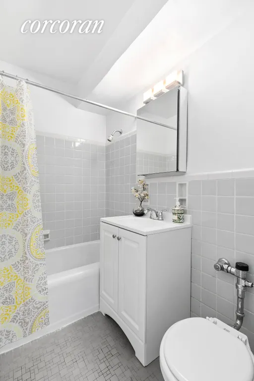 New York City Real Estate | View 122 Ashland Place, 3F | Full Bathroom | View 4