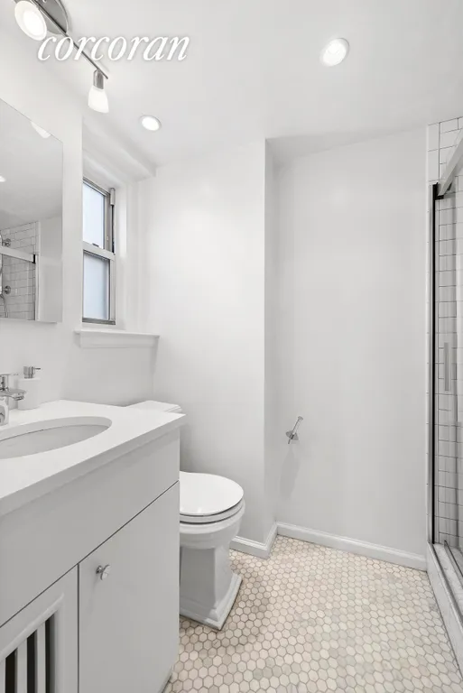 New York City Real Estate | View 16 Park Avenue, 8C | Full Bathroom | View 5