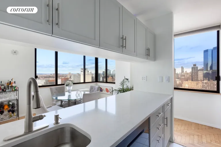 New York City Real Estate | View 350 West 50th Street, PH3C | room 3 | View 4