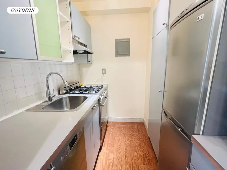 New York City Real Estate | View 77 West 55th Street, 7K | Kitchen | View 3