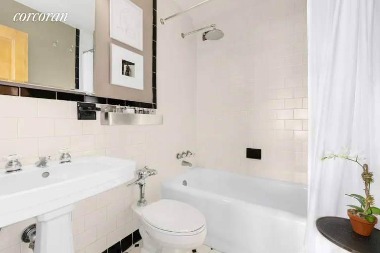 New York City Real Estate | View 2 Horatio Street, 11J | Full Bathroom | View 10
