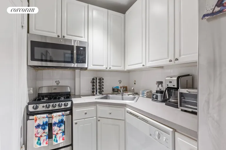 New York City Real Estate | View 41 West 72Nd Street, 7E | Kitchen | View 3
