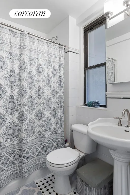 New York City Real Estate | View 41 West 72Nd Street, 7E | Primary Bathroom | View 5