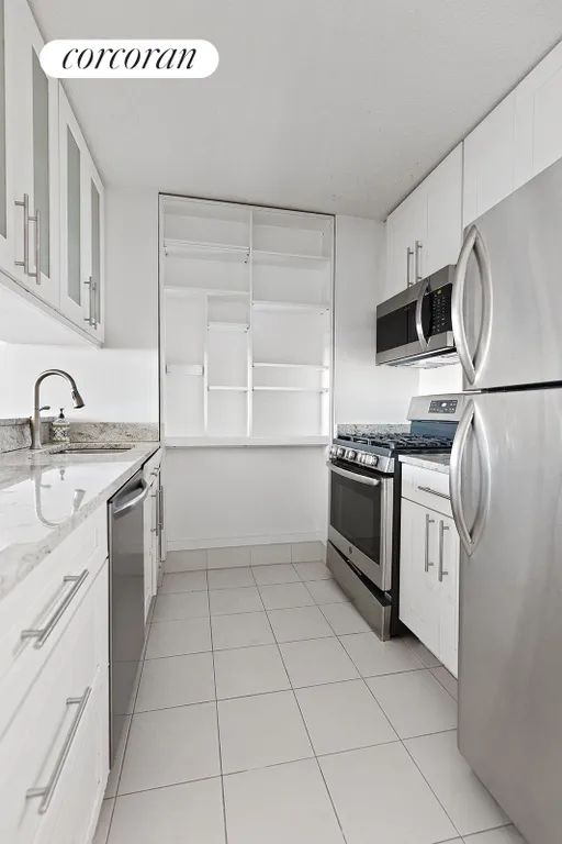 New York City Real Estate | View 275 West 96th Street, 25A | Kitchen | View 6