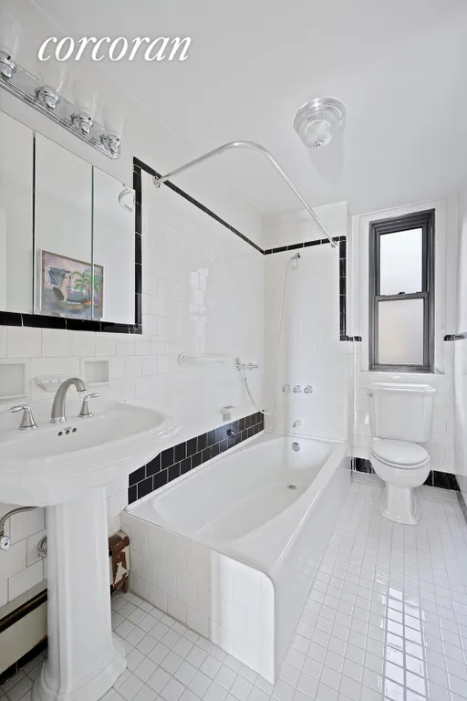 New York City Real Estate | View 135 Eastern Parkway, 4B | Full Bathroom | View 17