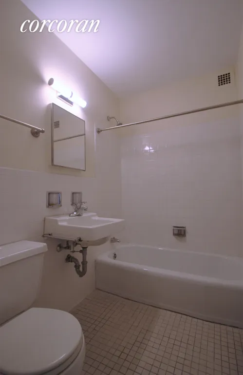 New York City Real Estate | View 333 East 30th Street, 12J | Full Bathroom | View 8