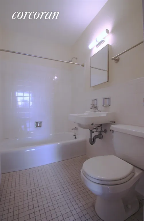 New York City Real Estate | View 333 East 30th Street, 12J | Full Bathroom | View 10