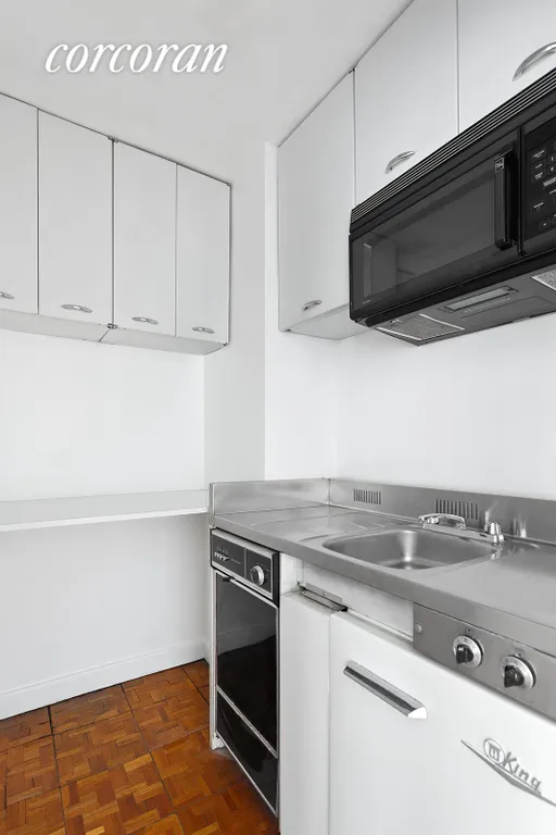 New York City Real Estate | View 205 East 77th Street, 4H | Kitchen | View 7