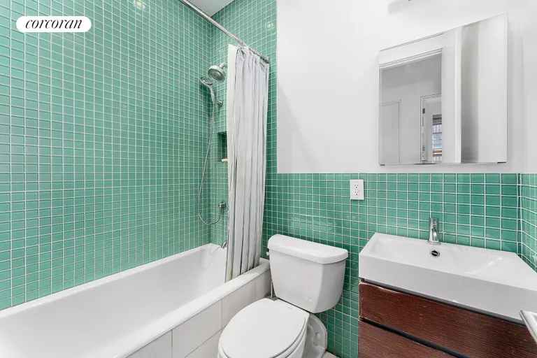 New York City Real Estate | View 395 Broadway, 7C | Bathroom | View 8