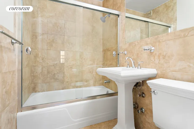 New York City Real Estate | View 300 East 71st Street, 14M | Full Bathroom | View 6
