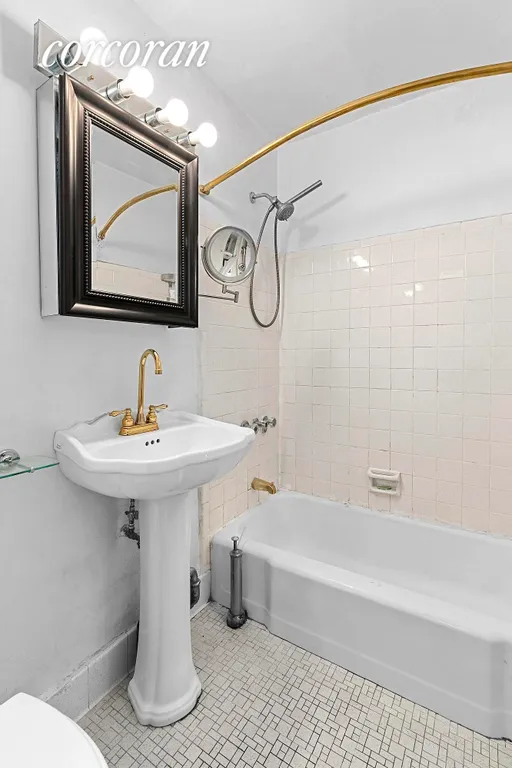 New York City Real Estate | View 205 East 89th Street, 2A | Full Bathroom | View 4