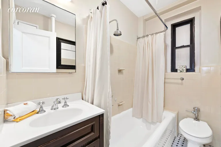 New York City Real Estate | View 60 West 68th Street, 4A | Other Listing Photo | View 7