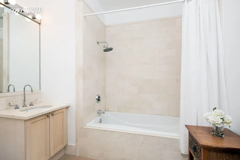 New York City Real Estate | View 252 Seventh Avenue, 7C | Full Bathroom | View 5