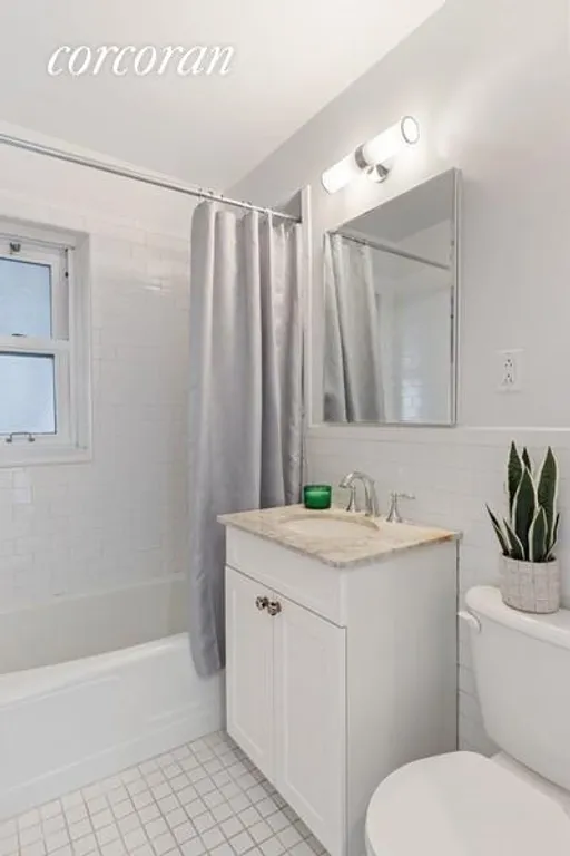 New York City Real Estate | View 175 West 13th Street, 16F | Full Bathroom | View 5