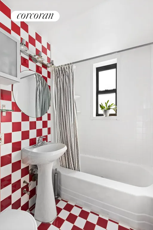New York City Real Estate | View 229 East 28th Street, 5F | Full Bathroom | View 4