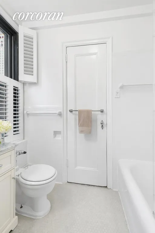 New York City Real Estate | View 140 East 81st Street, 7D | Full Bathroom | View 9