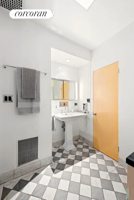 New York City Real Estate | View 208 East 20th Street, 1 | room 30 | View 31