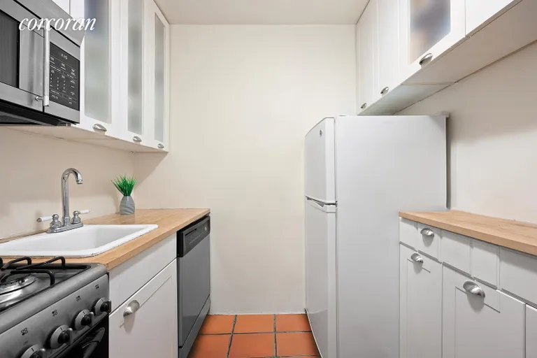 New York City Real Estate | View 330 East 49th Street, 4H | Kitchen | View 7