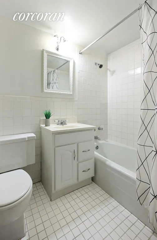 New York City Real Estate | View 330 East 49th Street, 4H | Full Bathroom | View 8