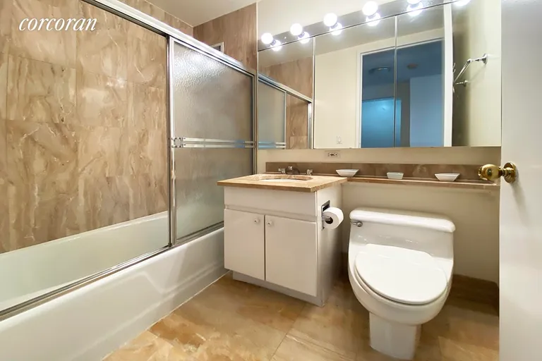 New York City Real Estate | View 201 West 72nd Street, 15F | Full Bathroom | View 7