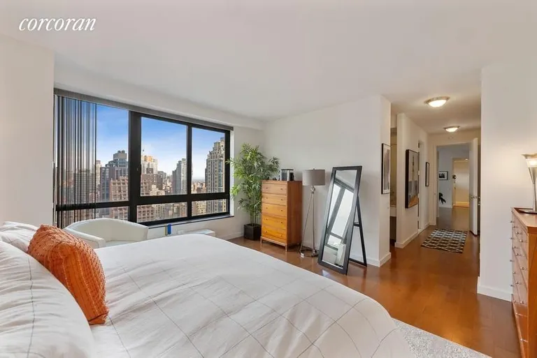 New York City Real Estate | View 100 United Nations Plaza, 29E | Bedroom | View 7