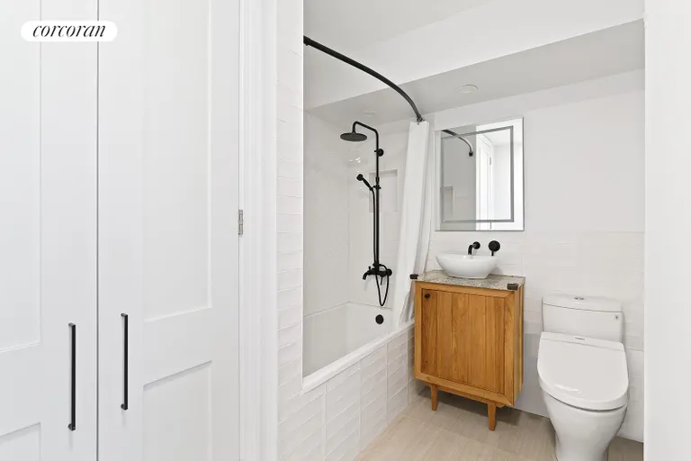 New York City Real Estate | View 175 Willoughby Street, 14E | Primary Bathroom | View 5