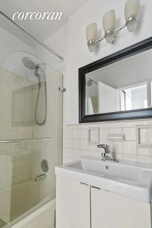 New York City Real Estate | View 616 East 18th Street, 5G | Full Bathroom | View 5