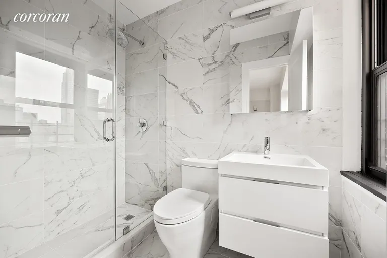 New York City Real Estate | View 160 East 38th Street, 31A | Full Bathroom | View 7