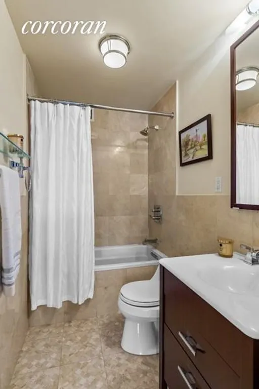 New York City Real Estate | View 343 East 74th Street, 17B | Primary Bathroom | View 7