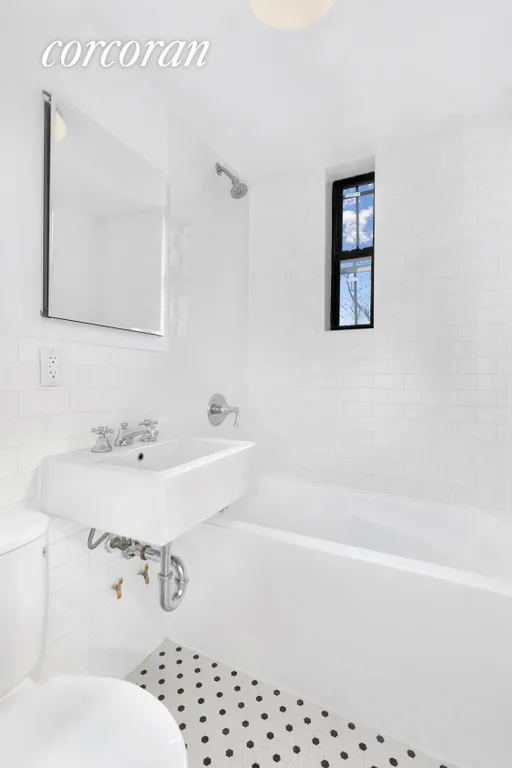 New York City Real Estate | View 431 Hicks Street, 2I | Full Bathroom | View 9