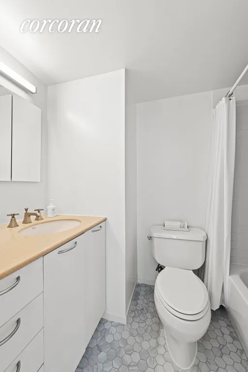 New York City Real Estate | View 250 Mercer Street, D301 | Full Bathroom | View 8