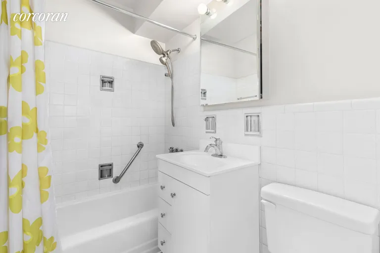 New York City Real Estate | View 200 East 78th Street, 14C | Primary Bathroom | View 6