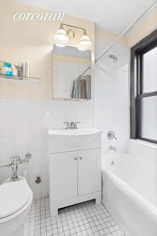 New York City Real Estate | View 49 West 72Nd Street, 3E | Primary Bathroom | View 6