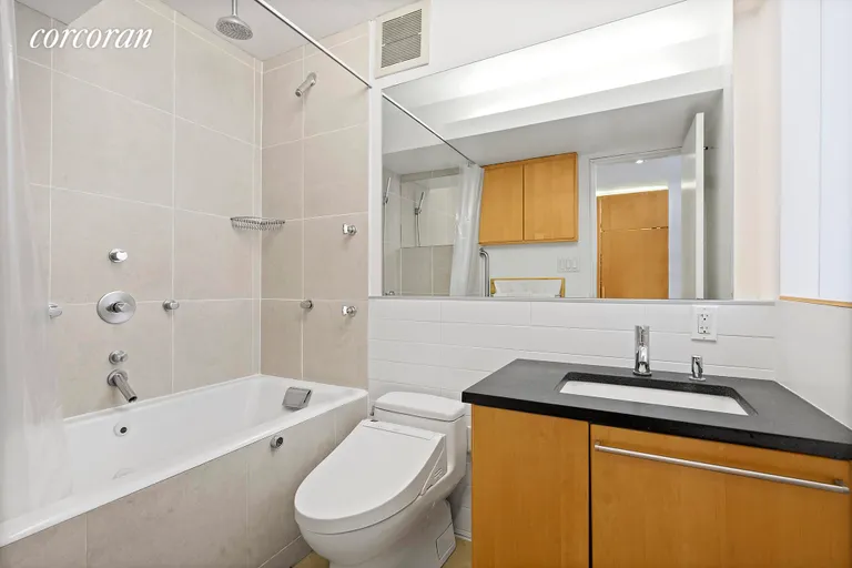 New York City Real Estate | View 100 West 72Nd Street, 4A | Full Bathroom | View 7