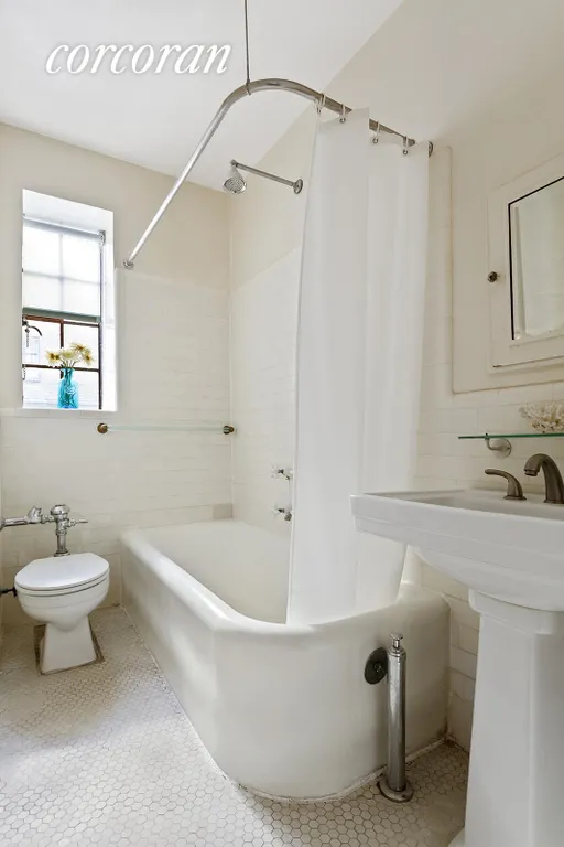 New York City Real Estate | View 116 PINEHURST AVENUE, B12 | Full Bathroom | View 6