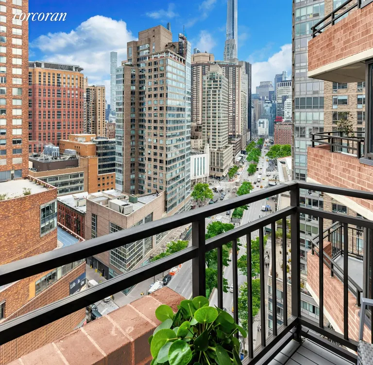 New York City Real Estate | View 1991 Broadway, 21A | room 3 | View 4