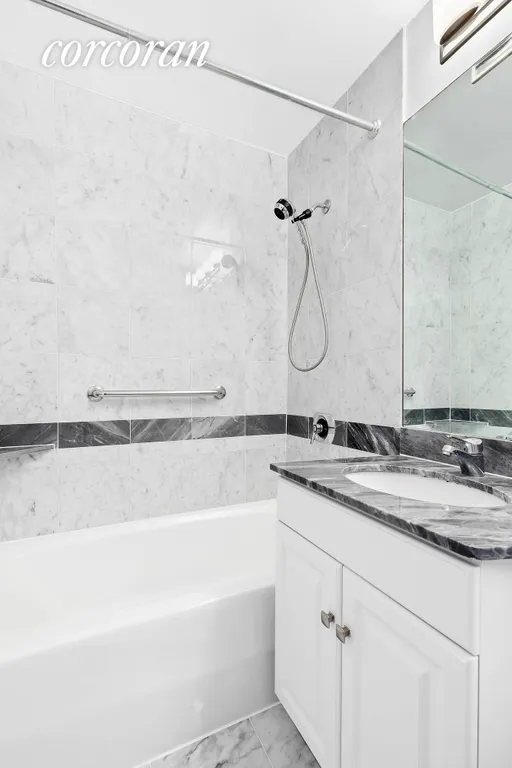 New York City Real Estate | View 236 East 47th Street, 27A | Full Bathroom | View 6