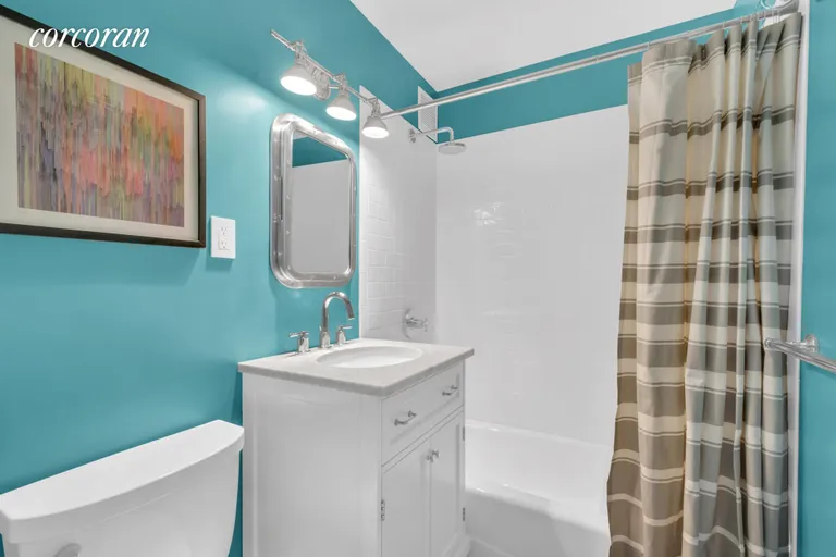 New York City Real Estate | View 14 Prince Street, 2F | Full Bathroom | View 5