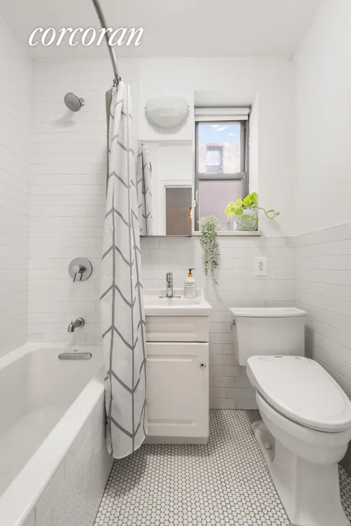 New York City Real Estate | View 192 East 8th Street, 3A | Full Bathroom | View 7