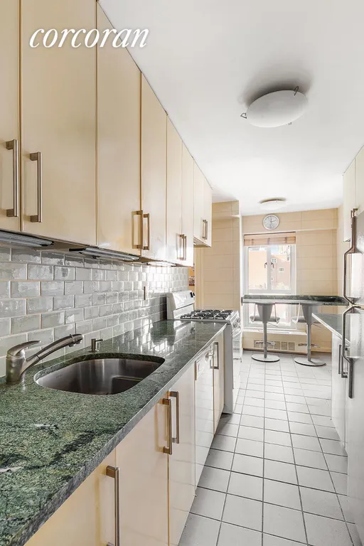 New York City Real Estate | View 1020 Park Avenue, 16A | Kitchen | View 9