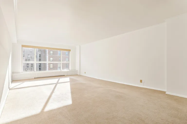 New York City Real Estate | View 1020 Park Avenue, 16A | Living Room | View 11