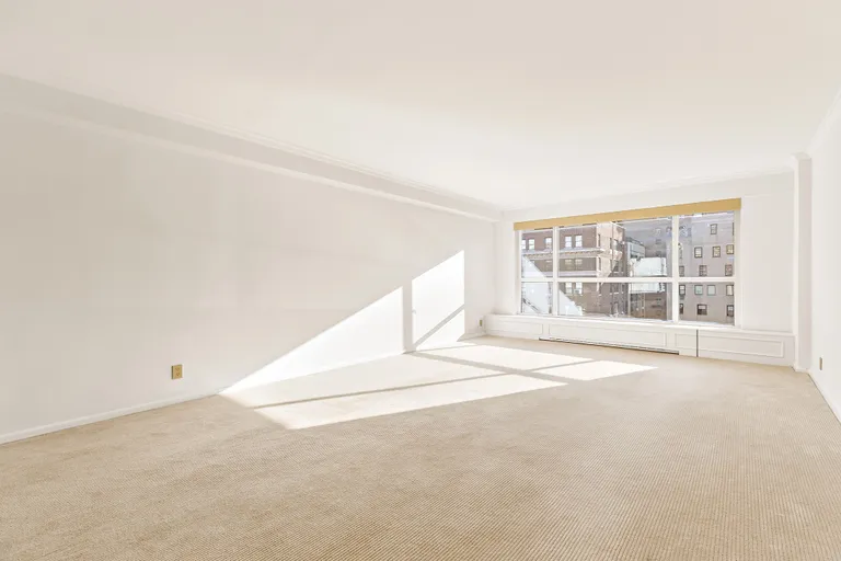 New York City Real Estate | View 1020 Park Avenue, 16A | Living Room | View 12