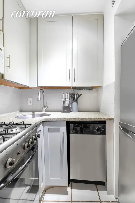 New York City Real Estate | View 415 West 57th Street, 3E | Kitchen | View 5