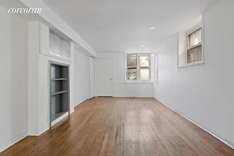New York City Real Estate | View 287 East 49th Street | room 1 | View 2