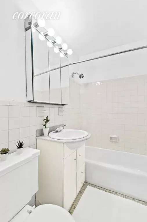 New York City Real Estate | View 201 EAST 25TH STREET, 2B | Full Bathroom | View 4