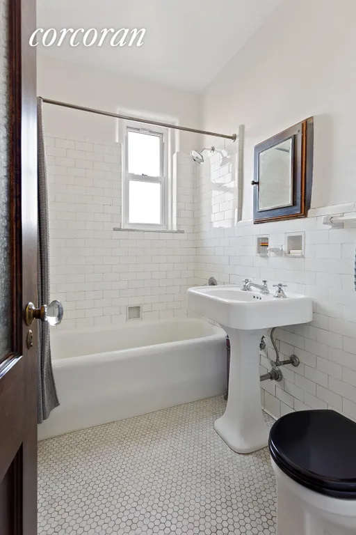 New York City Real Estate | View 4002 7th Avenue, 39 | Full Bathroom | View 5