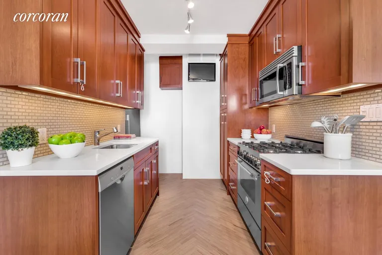 New York City Real Estate | View 230 West End Avenue, 17D | room 1 | View 2