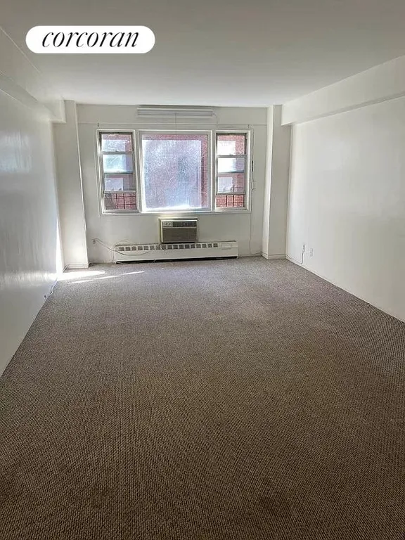 New York City Real Estate | View 160-10 89th Avenue, 4G | Living Room | View 5
