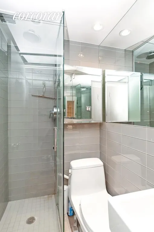 New York City Real Estate | View 340 East 64th Street, 8E | Full Bathroom | View 6