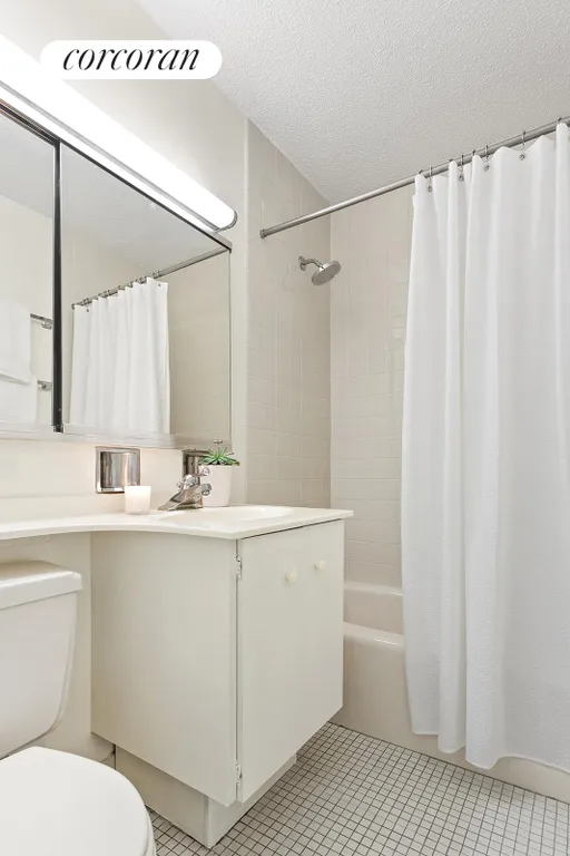 New York City Real Estate | View 531 Main Street, 722 | Full Bathroom | View 5